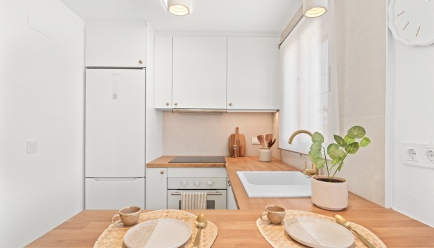 Sale - Townhouse - Las Filipinas