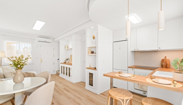 Sale - Townhouse - Las Filipinas
