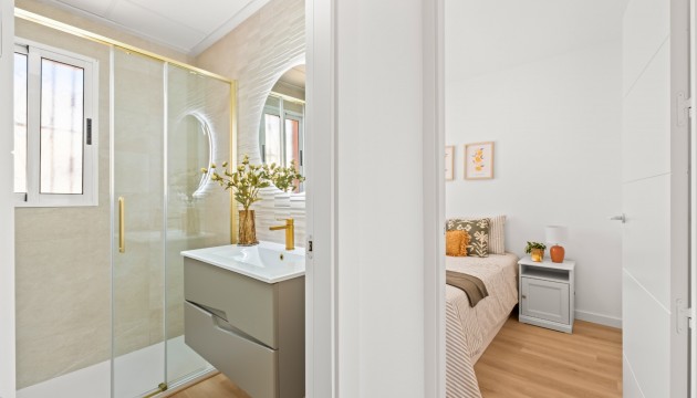 Sale - Townhouse - Las Filipinas
