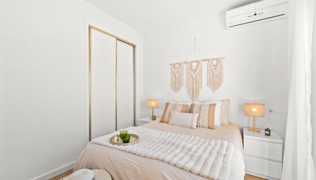 Sale - Townhouse - Las Filipinas
