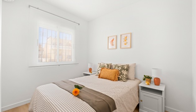 Sale - Townhouse - Las Filipinas