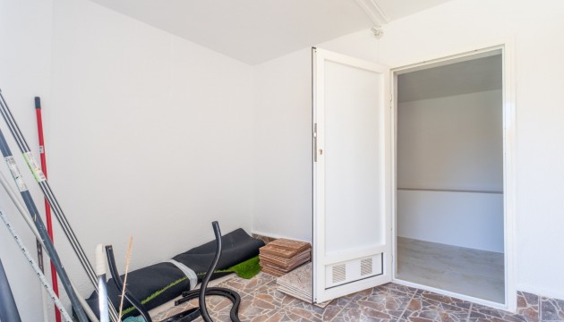 Sale - Townhouse - Las Filipinas