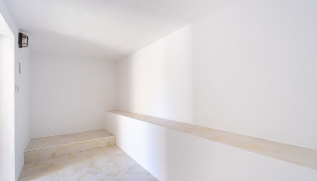 Sale - Townhouse - Las Filipinas