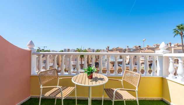 Sale - Townhouse - Las Filipinas