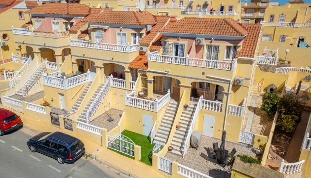 Sale - Townhouse - Las Filipinas