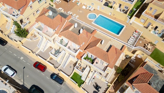 Sale - Townhouse - Las Filipinas