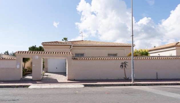 Resale - Villen
 - Orihuela - Playa Flamenca