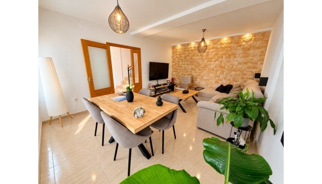 Revente - Townhouse - Daya Nueva