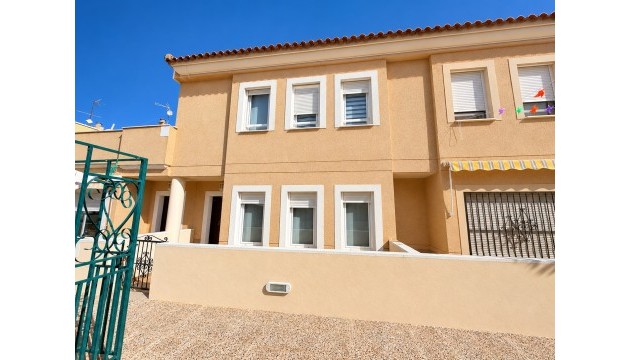 Revente - Townhouse - Daya Nueva