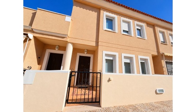 Revente - Townhouse - Daya Nueva