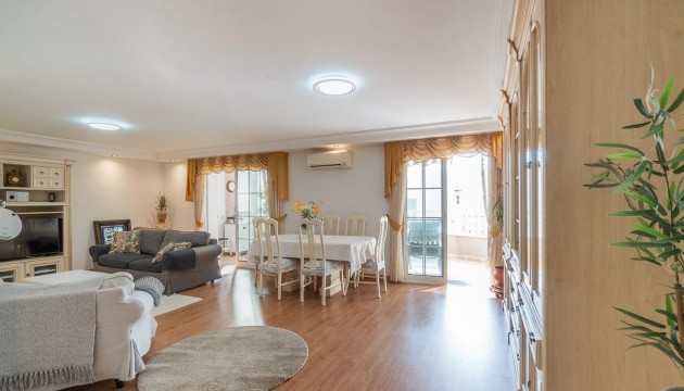 Sale - Apartment - Torrevieja - Centro