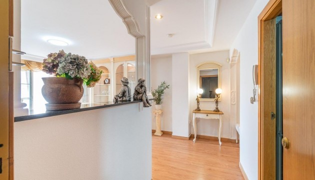 Sale - Apartment - Torrevieja - Centro