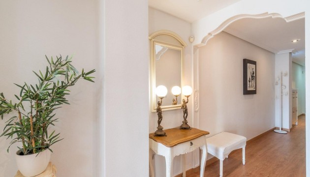 Sale - Apartment - Torrevieja - Centro