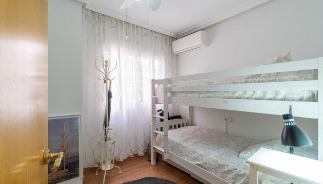 Sale - Apartment - Torrevieja - Centro