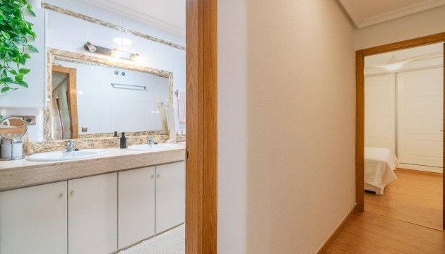 Sale - Apartment - Torrevieja - Centro