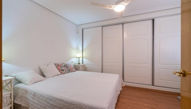 Sale - Apartment - Torrevieja - Centro