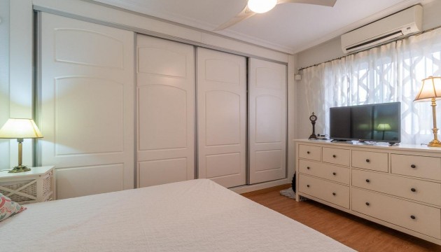 Sale - Apartment - Torrevieja - Centro