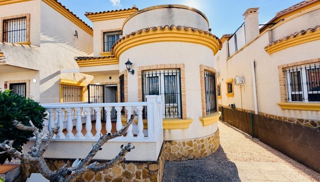 Sale - Villas - Los Montesinos - La Herrada