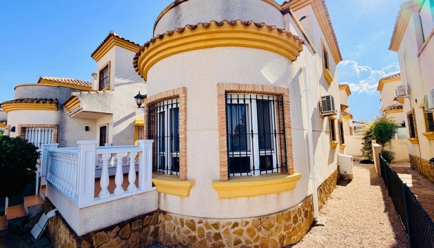 Sale - Villas - Los Montesinos - La Herrada